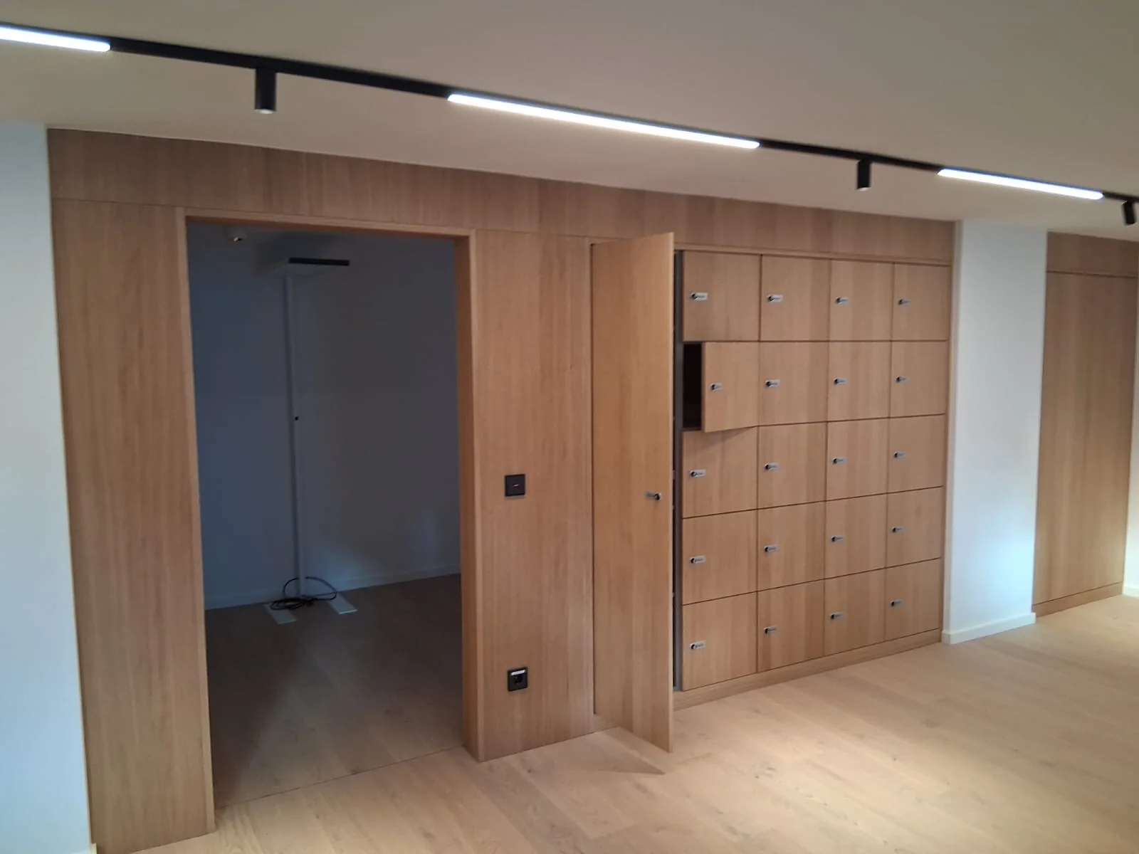 Innenausbau Projekt Rundtheke