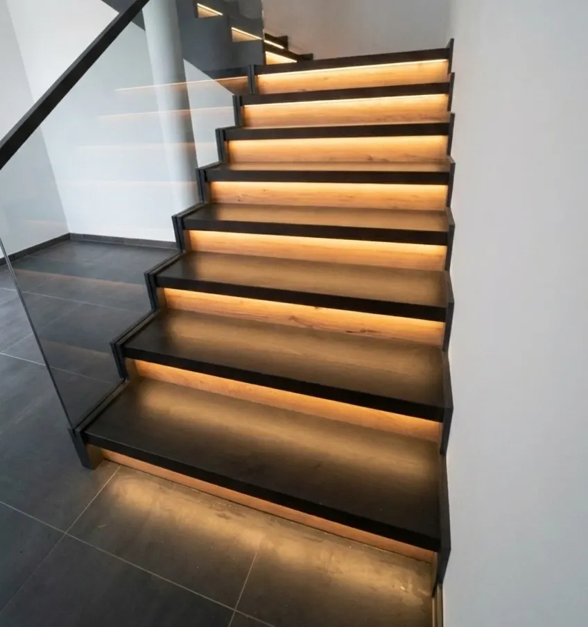 Treppenprojekt mit modernem Designgeländer