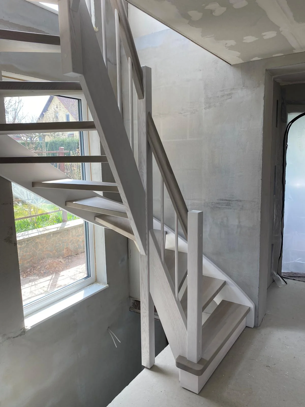 Treppenprojekt mit Holzstufen und individuellem Geländer