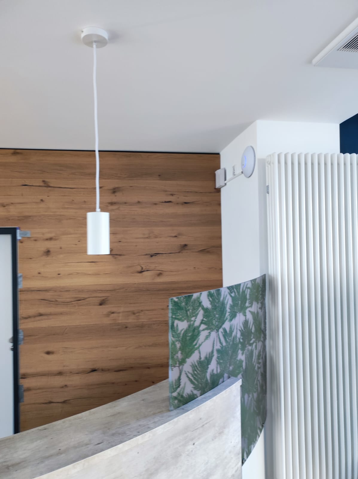 Referenzprojekt Tresen mit Blättern